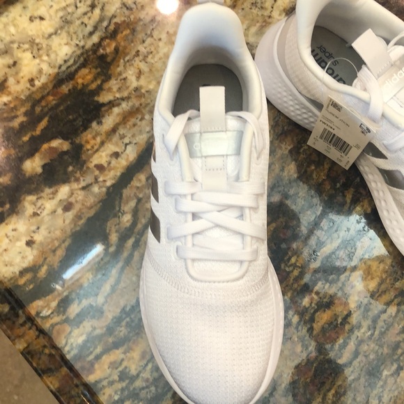 Brand new Adidas the shoes - Picture 3 of 6